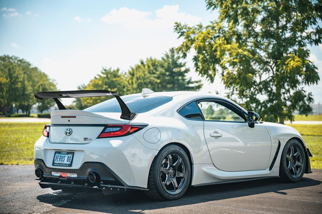 Rear Diffuser side strake and mainplane detail
