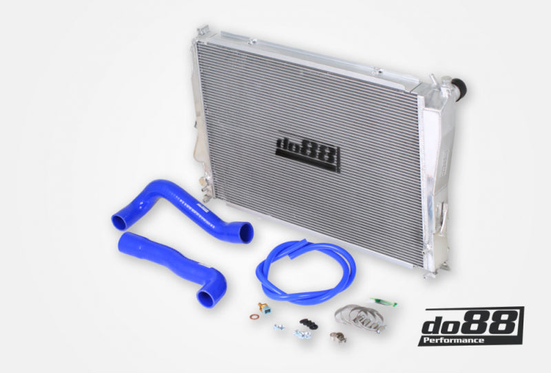 do88 Aluminum Radiator for BMW M3 E46, blue hoses